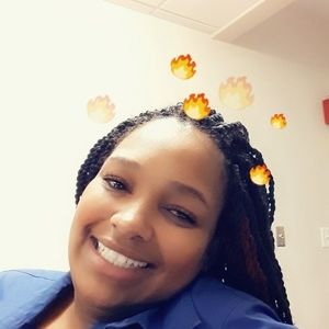 Meet your Posher, Monique